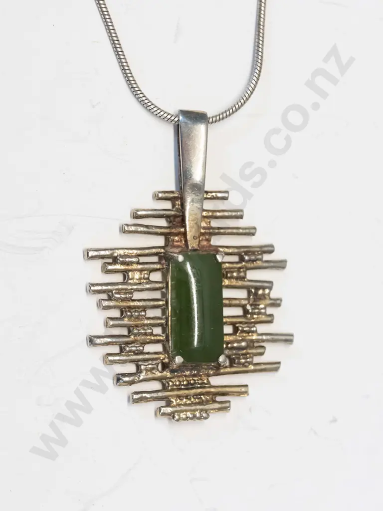 greenstone necklace - chain stamped 925 Image 1++