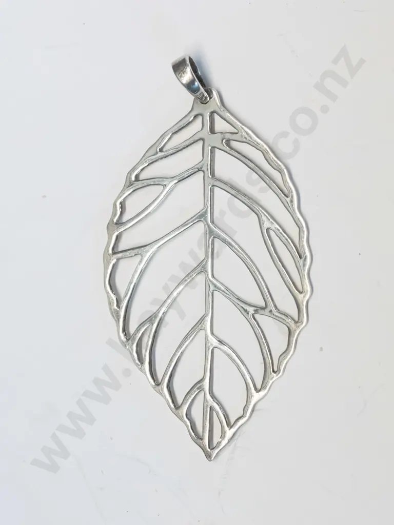 silver leaf necklace stamped 925 no chain Image 1++