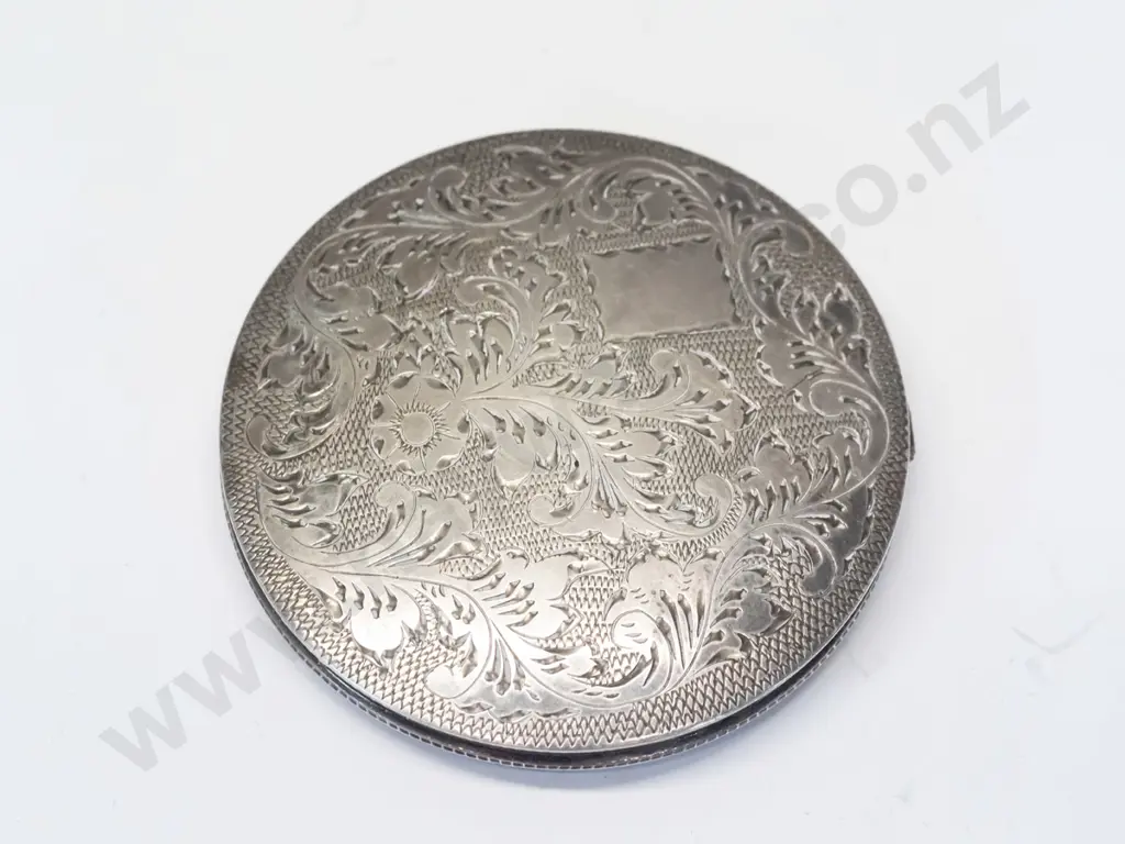 silver powder compact marked G 833 Image 1++
