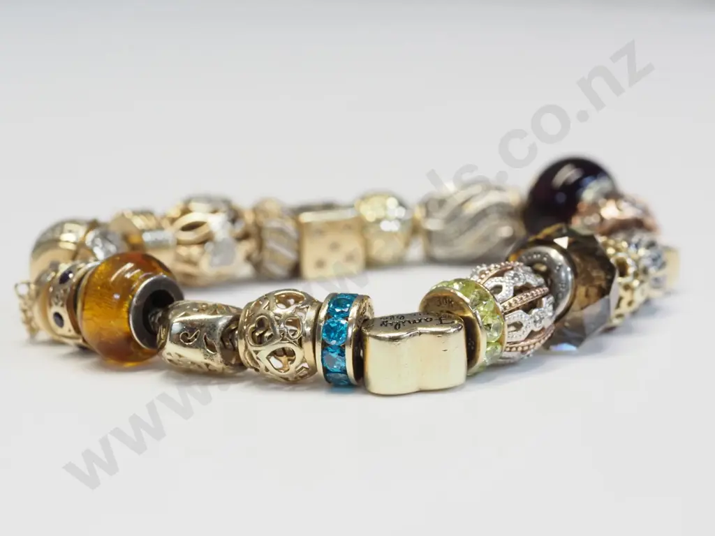 Modern 10ct yellow gold Michael Hill / Emma & Roe charm bracelet with safety chain, length 20cm - valuation in office Image 1++