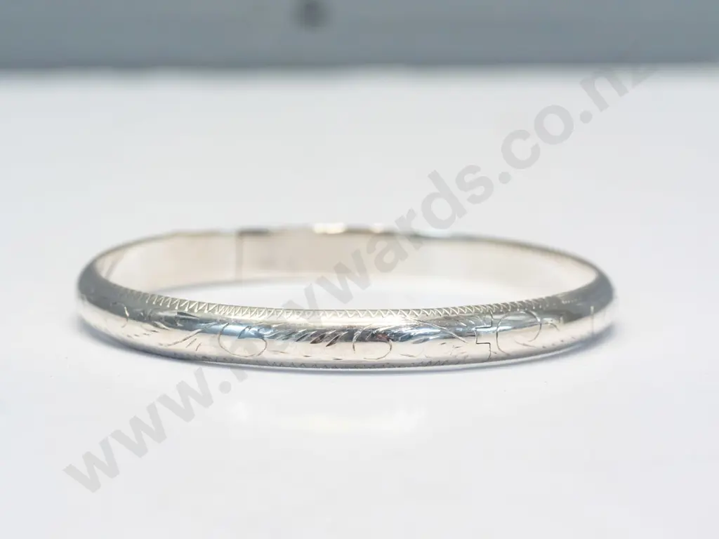 silver bangle stamped 925 Image 1++