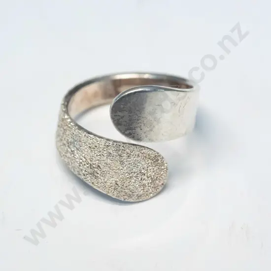 silver ring stamped 925 Italy