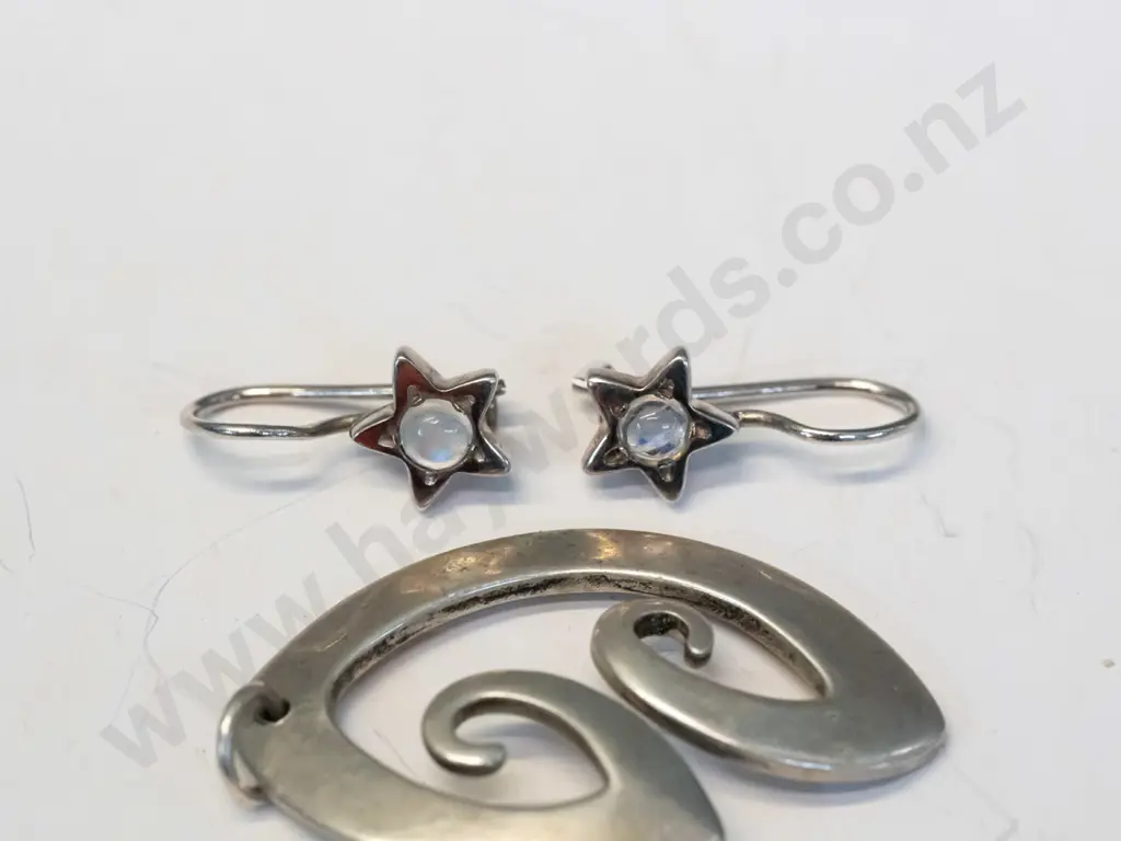silver pendant stamped stg no chain & pair of silver moonstone earrings stamped 925 Image 1++