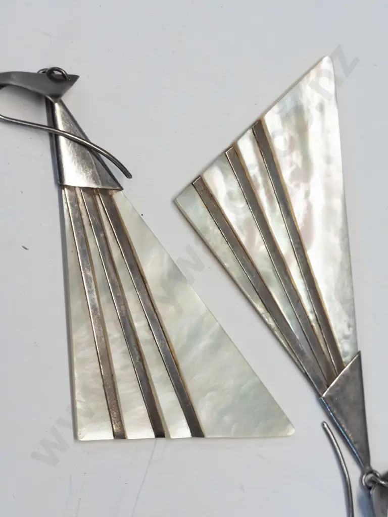 pair of silver & mother of pearl earrings stamped 925 Image 1++