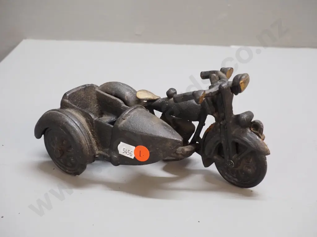 cast iron model of a vintage motorcycle and sidecar H-100 L-210 Image 1++