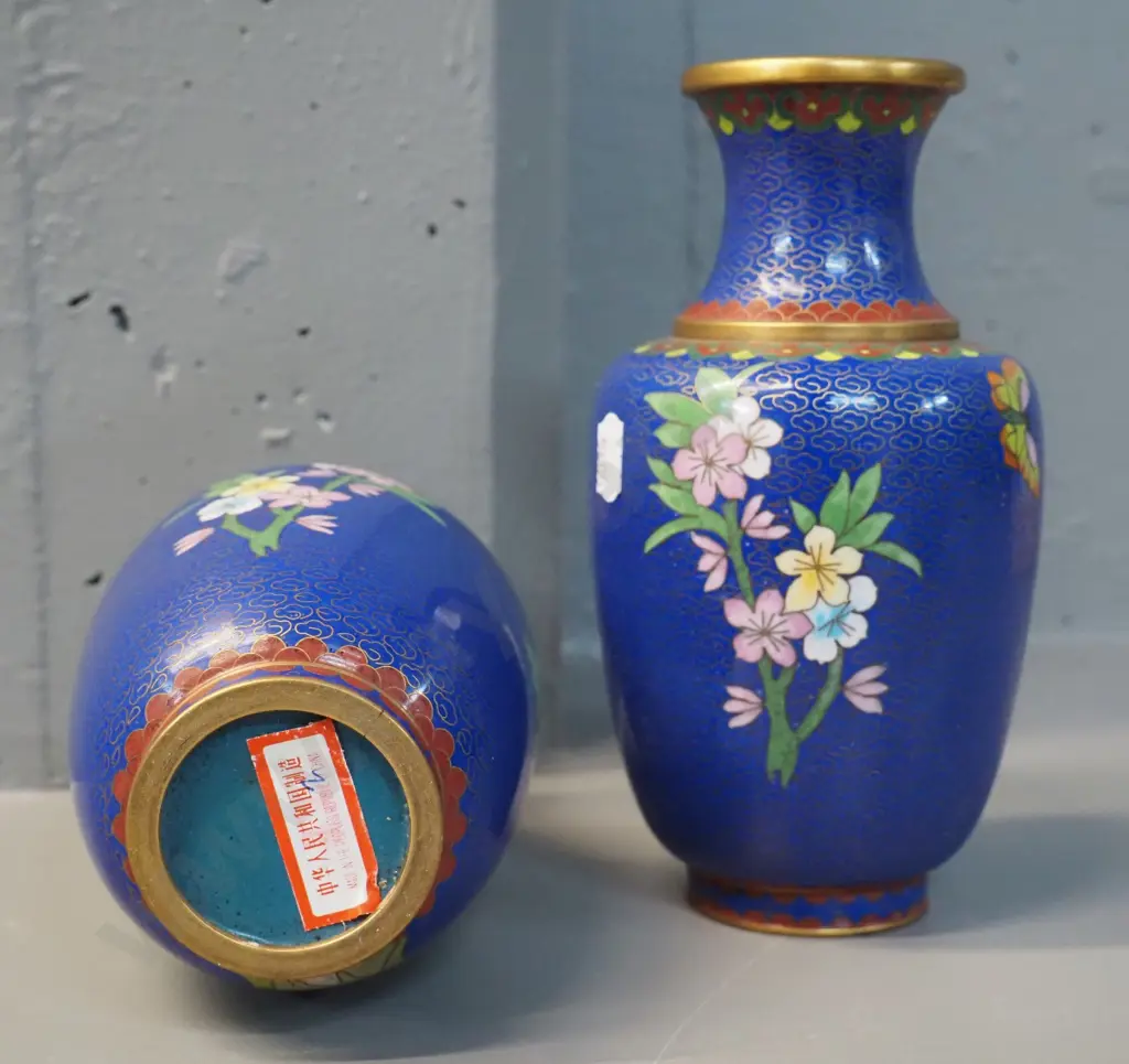 pair of Chinese peony pattern cloisonne vases H-180 Image 1++