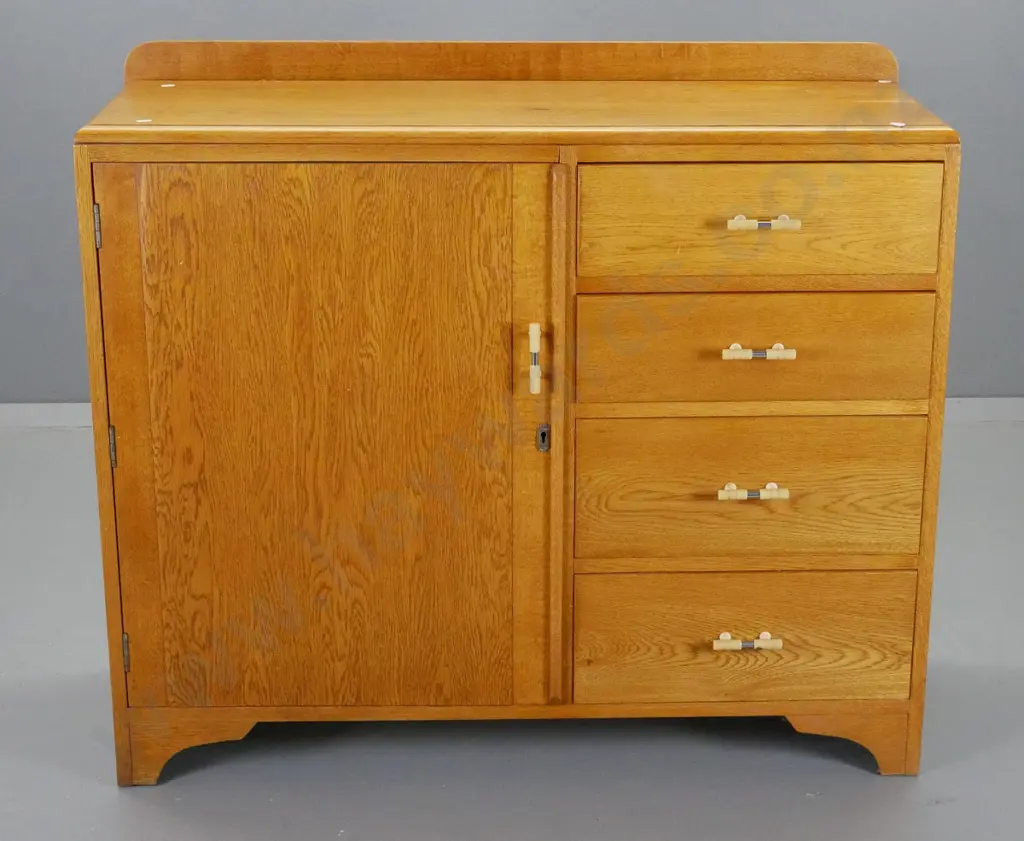 retro oak 4-drawer chest w/cupboard with internal shelves, original bakelite handles, key H910 W1040 D370 Image 1++
