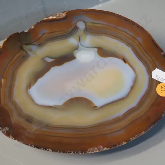 large agate specimen with one polished side L-290 W-150