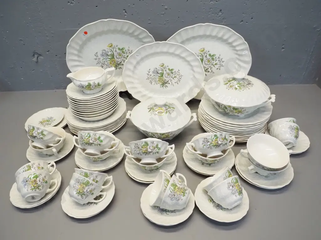Royal Doulton "Sutherland" pattern dinner set - 3 platters, 2 lidded veg, 8 settings plus extras, but only 2 side plates Image 1++