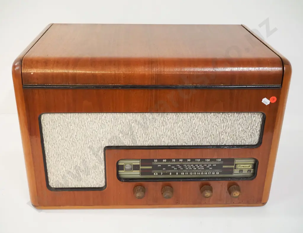 vintage Cromwell timber-cased radiogram w/78RPM gramophone, tin of needles. Radio / Gram. Image 1++