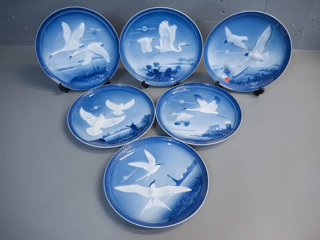 6 blue & white Hutschenreuther relief bird pattern plates - dates late 70s early 80s - Diameter 260 Image 1++