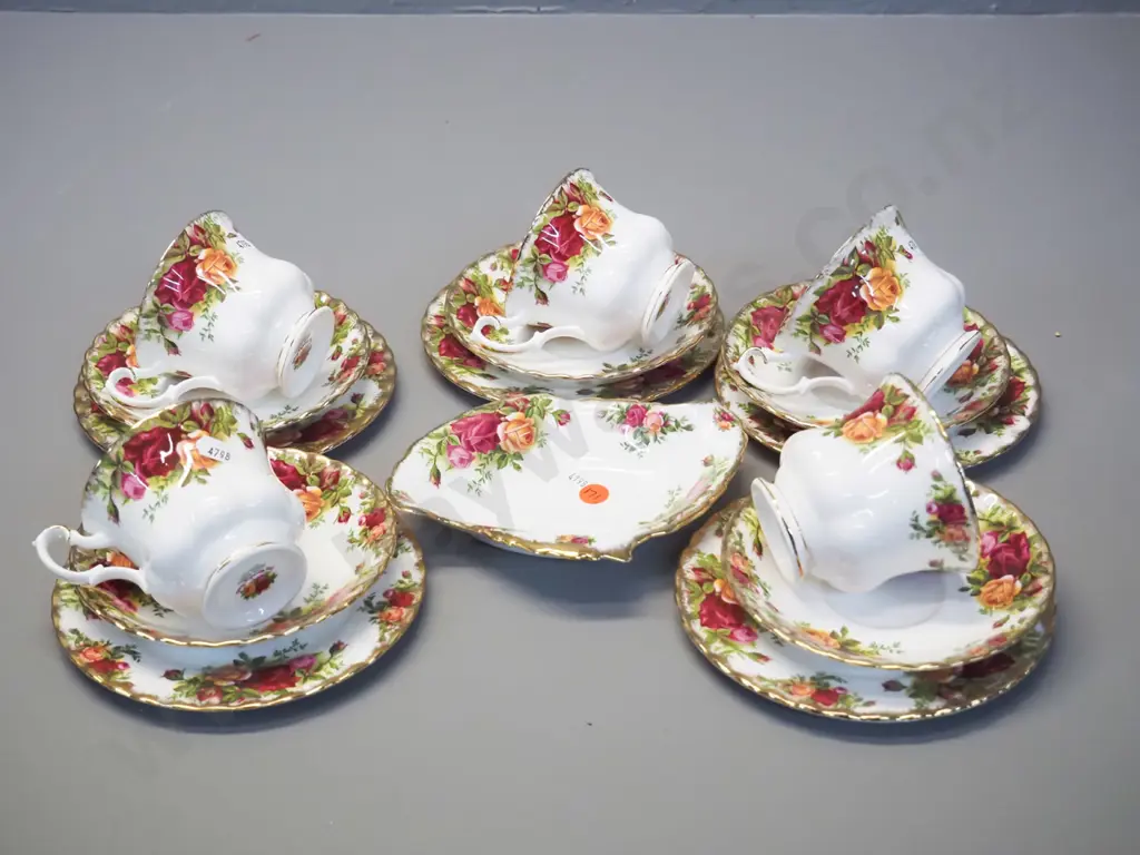 Royal Albert Old Country Roses china - 5 trios and a small serving dish Image 1++
