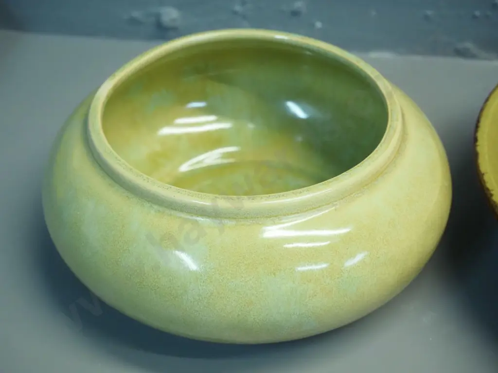 Crown Lynn (?) bowl marked 40 and with 3/6 fraction mark D-190 and a German pottery shallow bowl Image 1++