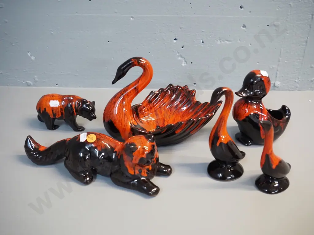 collection of orange and black Blue Mountain style trickle glaze - 4 animal figurines, vase & swan bowl H-160 L-220 Image 1++