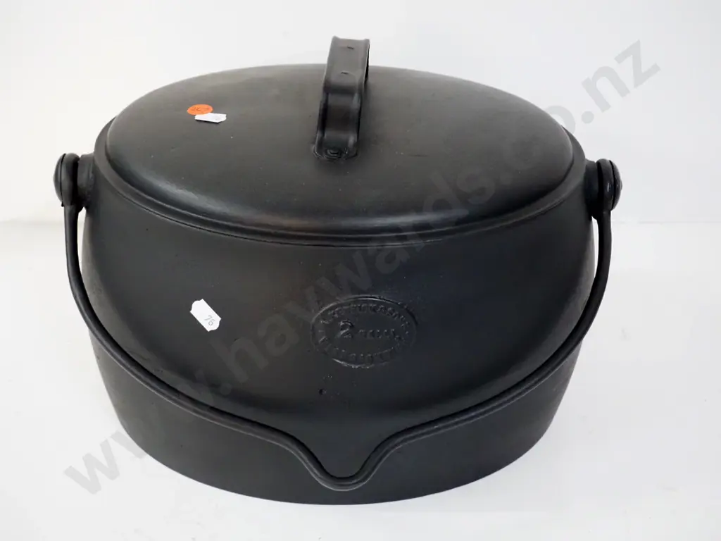 Kenrick 2 gallon cast iron dutch oven / pot with handle - minor corrosion. Pot H230 L320 Image 1++