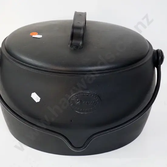 Kenrick 2 gallon cast iron dutch oven / pot with handle - minor corrosion. Pot H230 L320