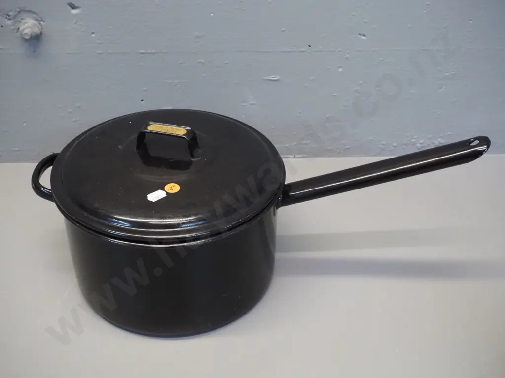 vintage 22cm Judge Ware black enamel lidded pot - some wear inside  H-190 W-450 Image 1++