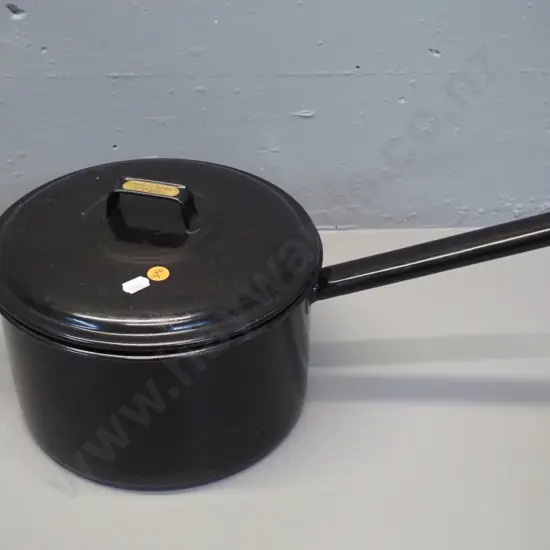 vintage 22cm Judge Ware black enamel lidded pot - some wear inside  H-190 W-450