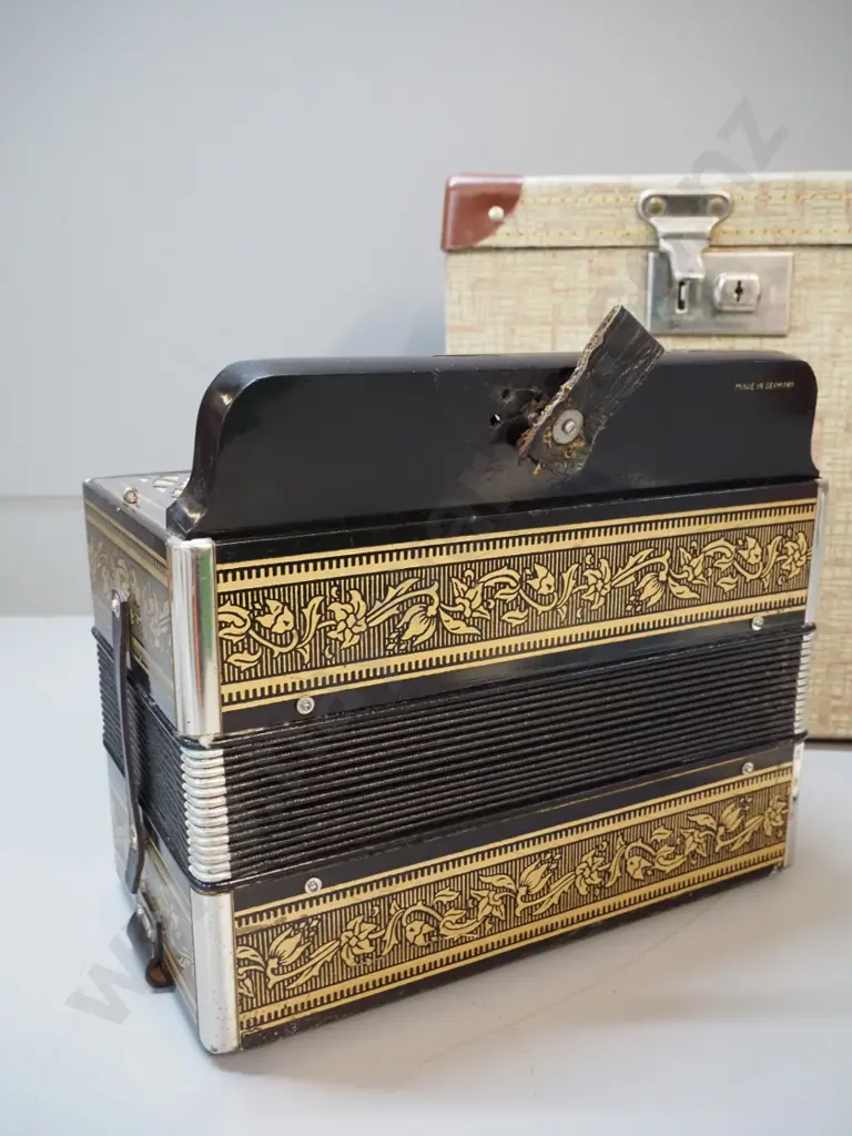 vintage Hohner button accordion, hard case and assorted instructional sheet music - accordion in very good condition Image 1++