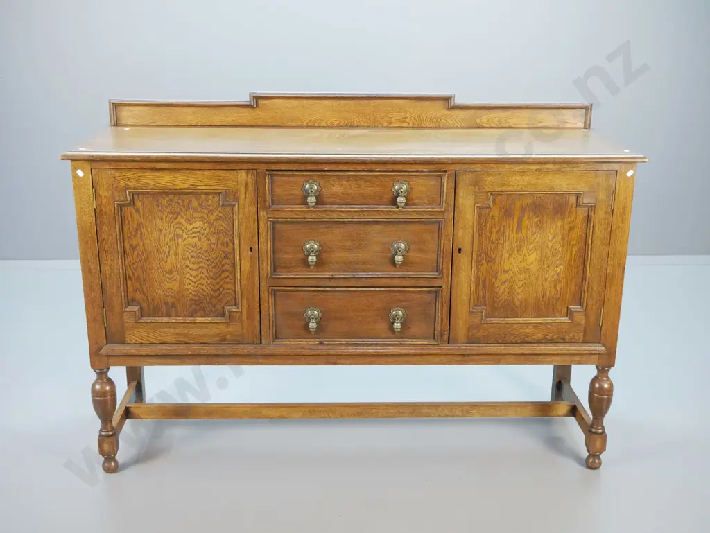 deco oak sideboard with 2 doors w/drop handles, 3 drawers, escutcheons with key H-1020 W-1450 D-465 Image 1++