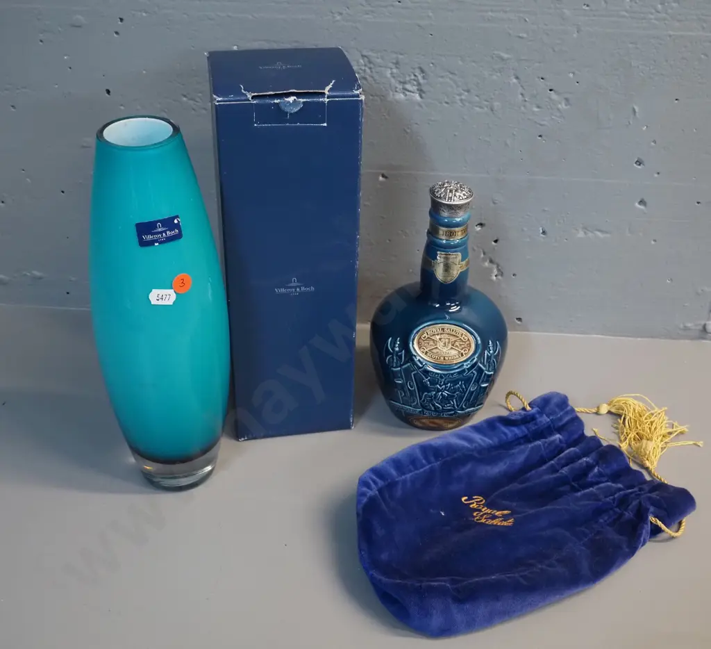 Villeroy and Boch white-lined teal glass vase H-300 with box and a Royal Salute whisky decanter made by Spode Image 1++