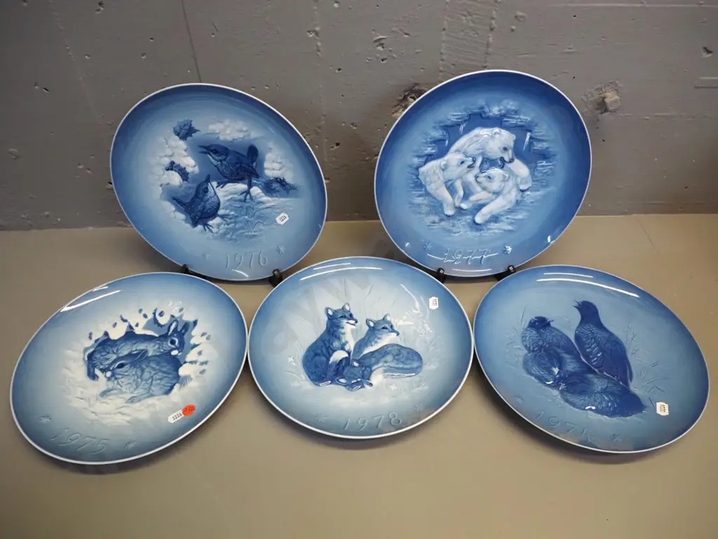 5 Hutschenreuther relief design annual wildlife plates - dates 1974 thru 1978. D-260 Image 1++