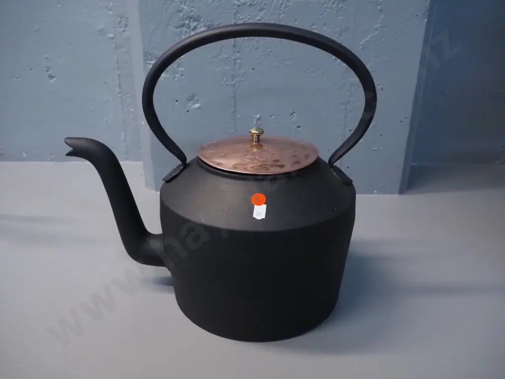 vintage large cast iron kettle with polished beaten copper lid H-330 W-340 Image 1++