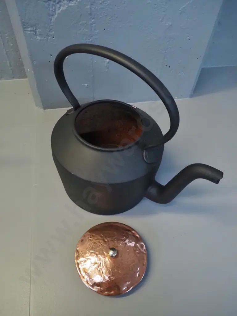 vintage large cast iron kettle with polished beaten copper lid H-330 W-340 Image 1++