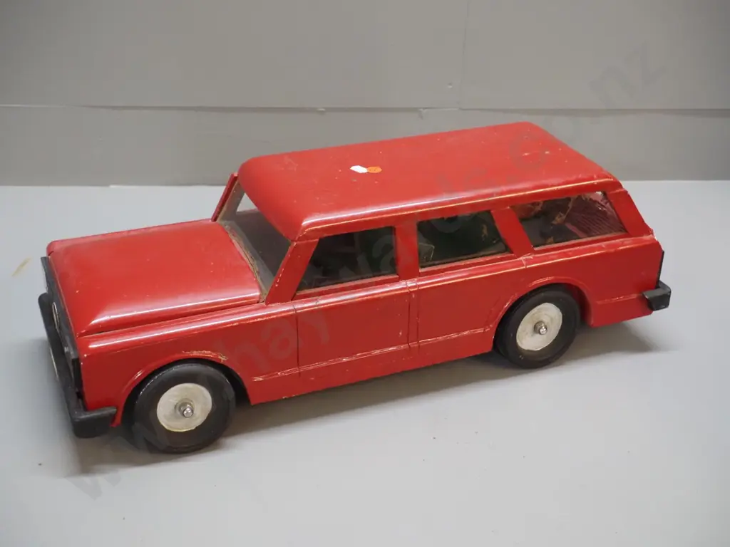 home-made painted wood toy station wagon with BMW logo - minor damage and wear H-190 L-590 W-210 Image 1++