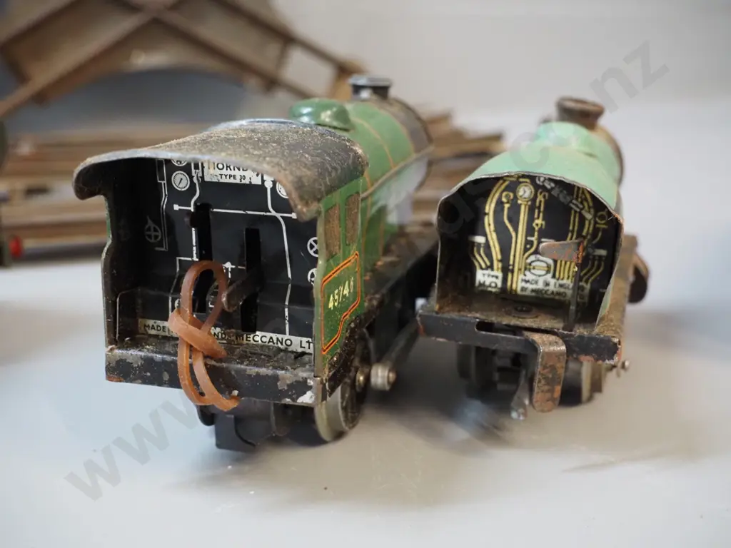 vintage Meccano / Hornby wind-up model railway items - 4 engines, assorted rolling stock and track - corrosion, wear & Image 1++