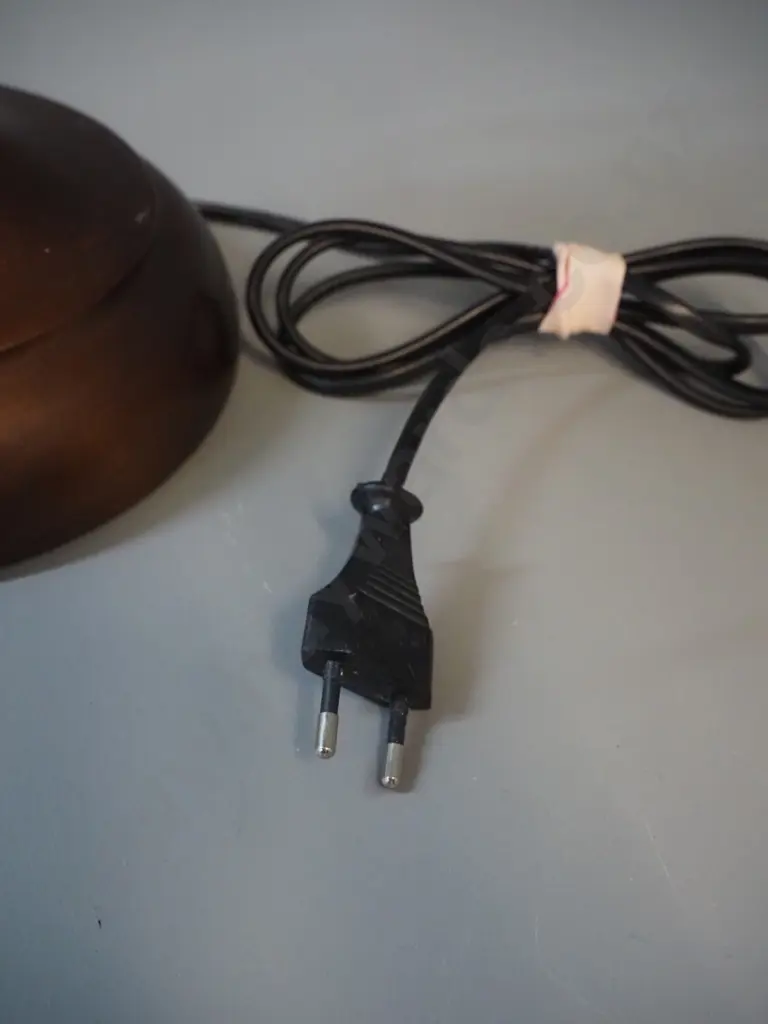 timber and brass finish based banker's lamp with green white-lined glass shade, pull cord - has 2-prong Euro style plug Image 1++
