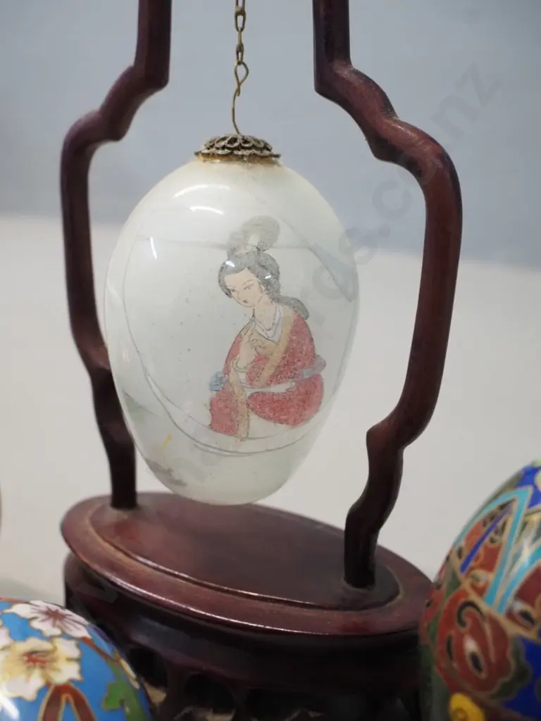 assorted cloisonne items - 7 eggs, some with stands & 3 animal figures - and Chinesed interior-painted glass hanging Image 1++