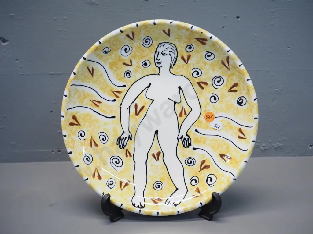 Toni Walker Australia studio pottery display plate D-260 Image 1++
