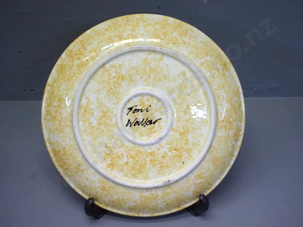 Toni Walker Australia studio pottery display plate D-260 Image 1++