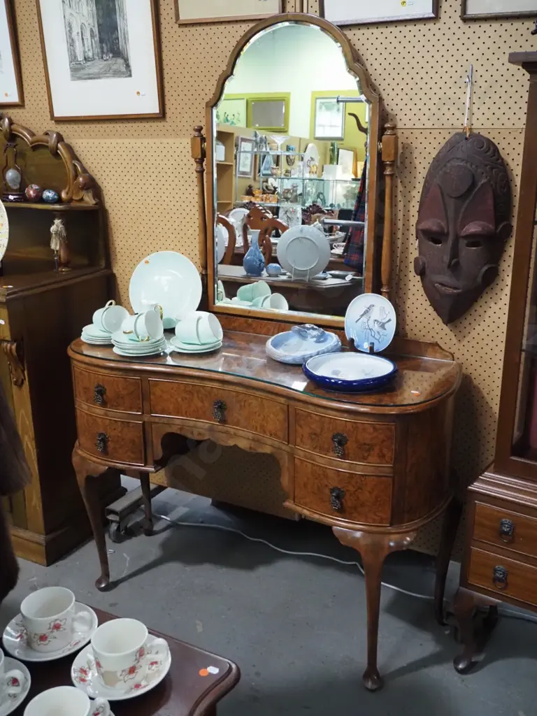 reproduction burr walnut veneer & mahogany bow-front kneehole dressing table with bevelled tilting mirror, Image 1++