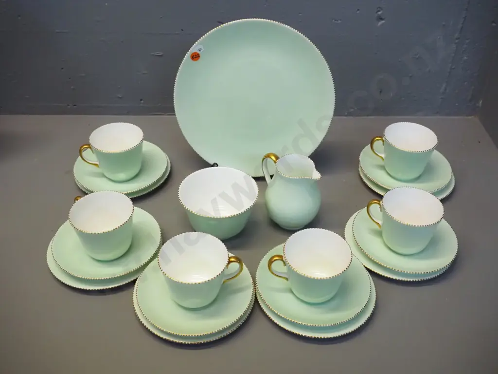 pale green & gilt edged Wedgwood 21-piece tea tea Image 1++