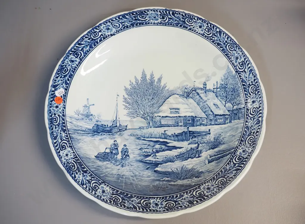 large blue & white Boch Delft wall charger Diameter 390 Image 1++