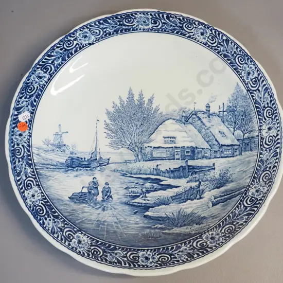 large blue & white Boch Delft wall charger Diameter 390