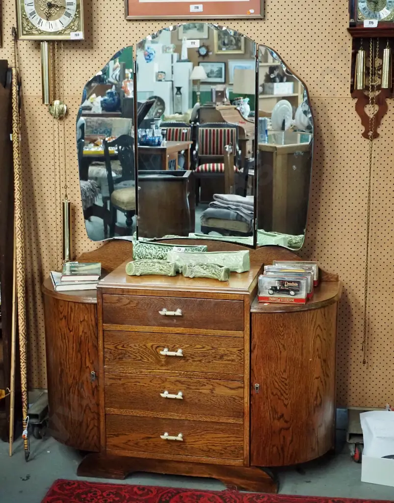 deco oak 4-drawer duchess with 2 half-round cupboards, bakelite handles, scalloped tilt & wing mirrors, key Image 1++