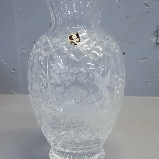 Edinburgh large heavy cut and etched crystal vase with horse & bird motifs H-315 D-170 at widest