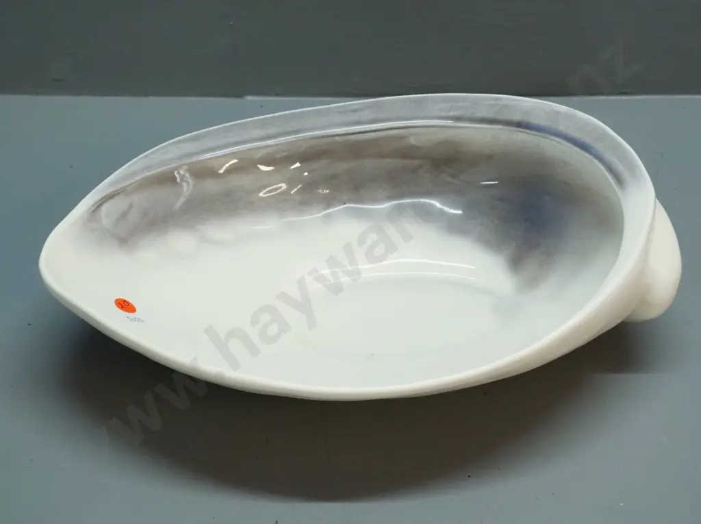 large Studio Ceramics NZ shell-shaped bowl H-110 L-370 W-270 Image 1++