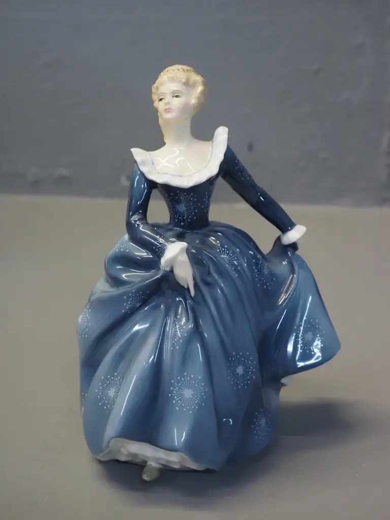 Royal Doulton figurine - woman in a blue dress - "Fragrance" H-170 Image 1++