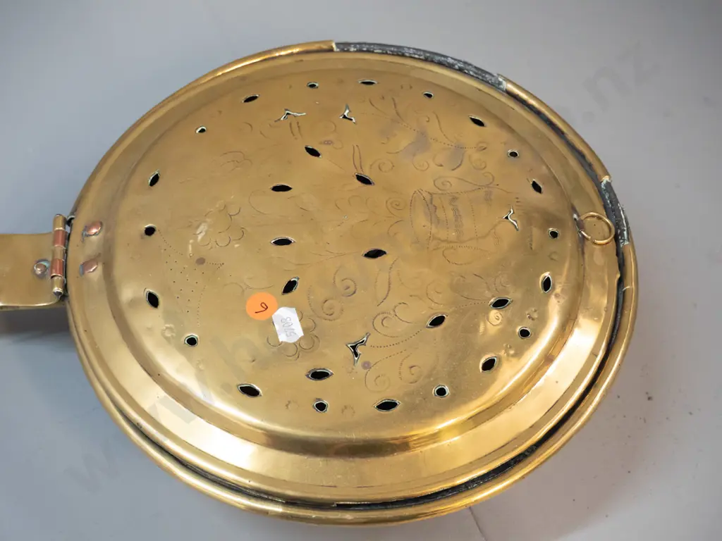 vintage brass bed warmer with oak handle with pierced lid - some damage & wear to brass around rim L-1030 Pan D-290 Image 1++