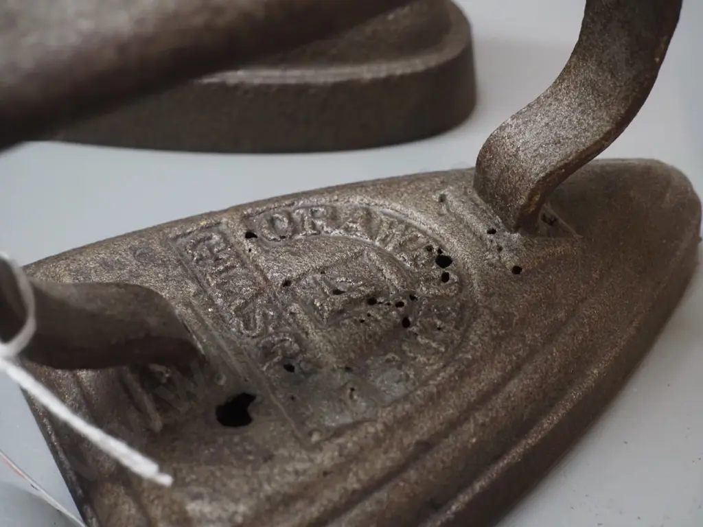 3 vintage cast iron sad irons - one Crawfords, others with K logo, largest is H-130 L-180 Image 1++