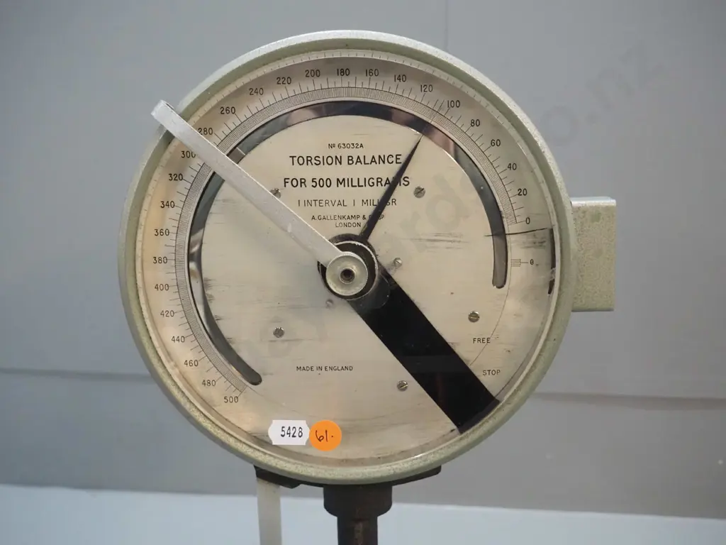 Gallenkamp & Co London torsion balance gauge on stand H-390 Dial diameter 200 Image 1++