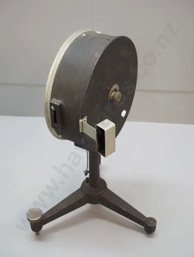 Gallenkamp & Co London torsion balance gauge on stand H-390 Dial diameter 200 Image 1++