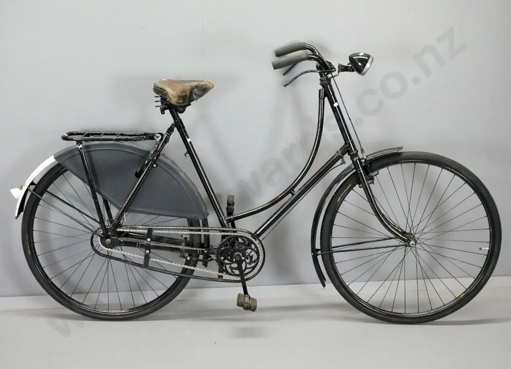 vintage Gazelle bicycle with centre pull brakes - pedals marked Peerless, faint "Gazelle" stamp. Image 1++