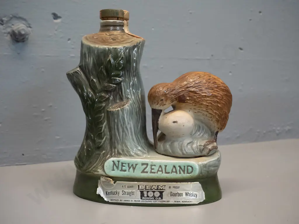 Jim Beam kiwi decanter, empty H-220 W-190 Image 1++
