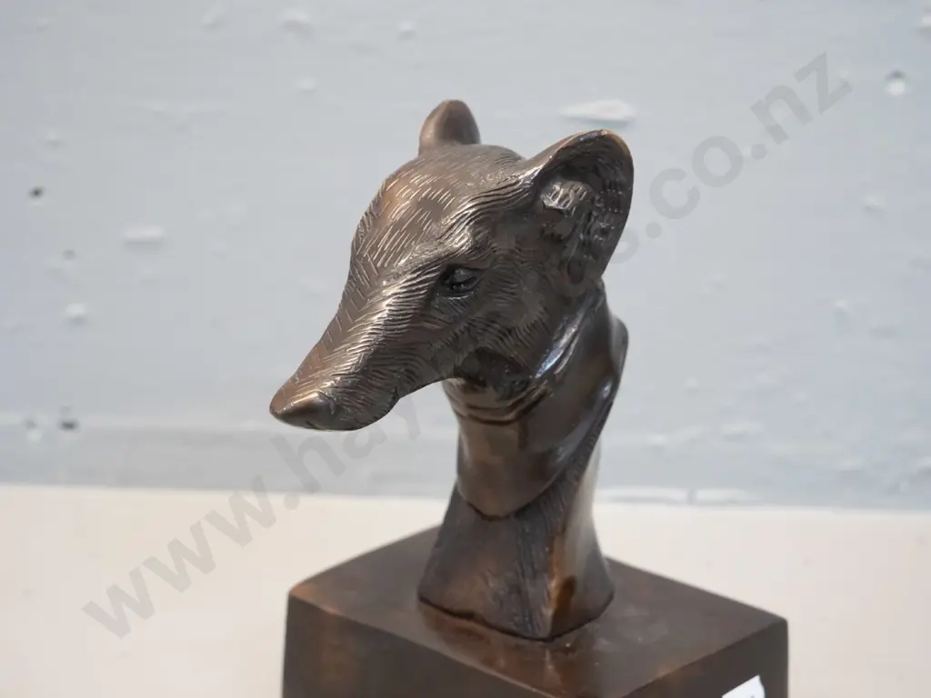 solid cast bronze or bronze-finish metal greyhound head H-160 Base 95 x 95 Image 1++