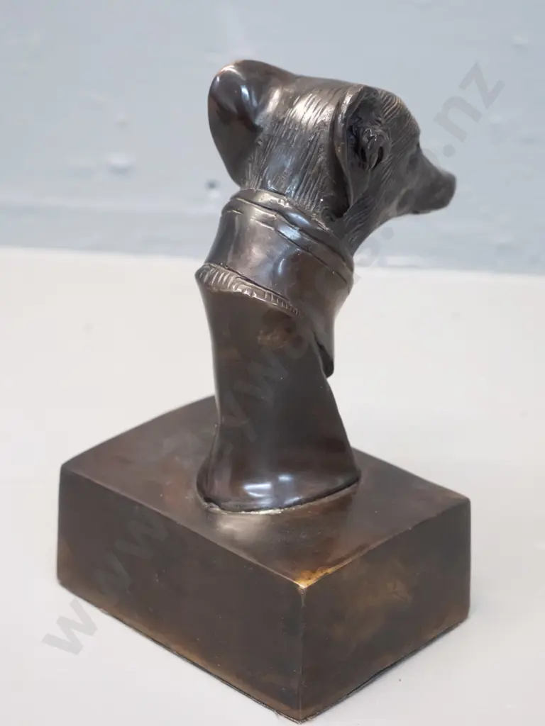 solid cast bronze or bronze-finish metal greyhound head H-160 Base 95 x 95 Image 1++